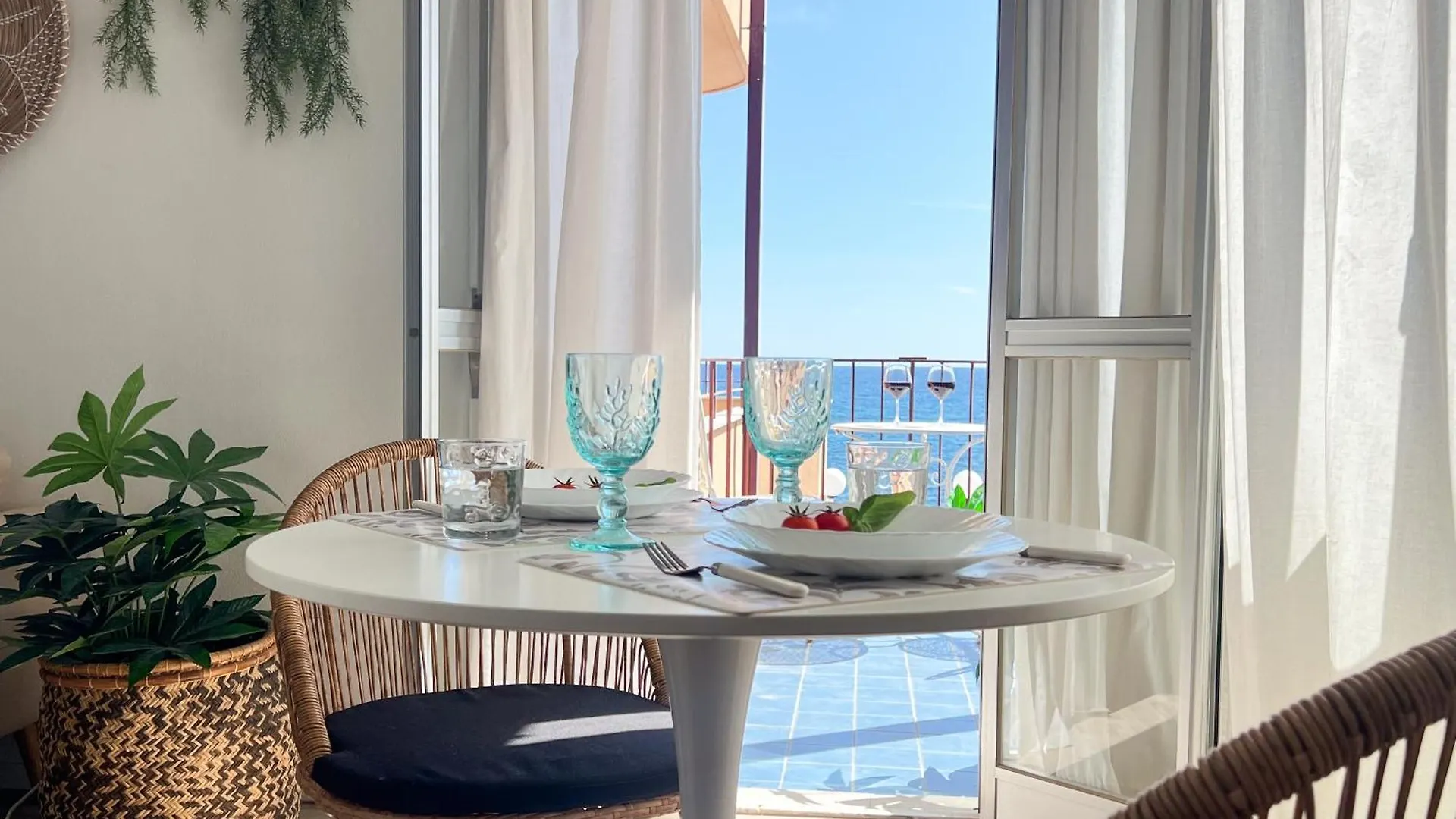 Apartamento Seafront Tysandros Giardini Naxos Itália